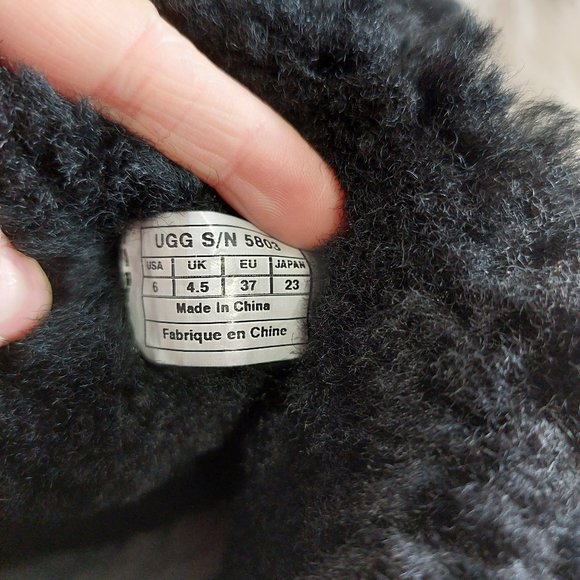 UGG Australia 5803 Bailey Button Women's Black Suede Boots Siz 6 - Picture 5 of 10